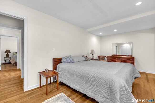 Building Photo - 71 Beach Ave