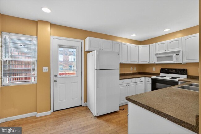 Building Photo - 1227 Meigs Pl NE