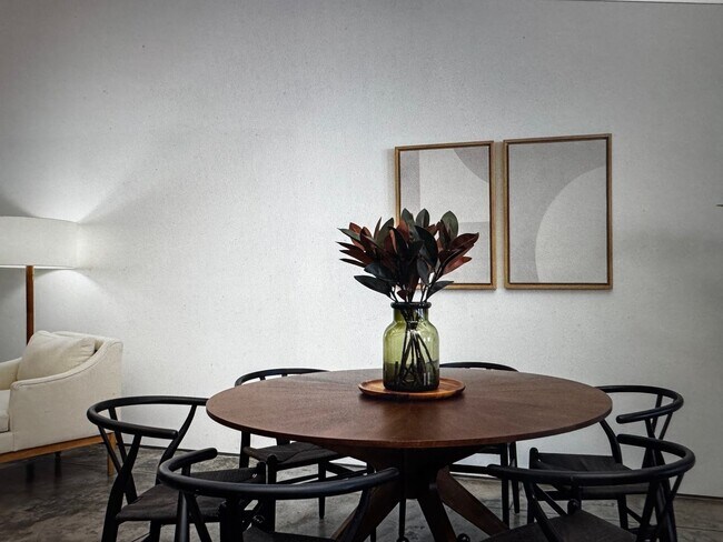 Building Photo - Executive Loft Available in Long Beach!