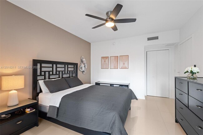 Building Photo - 465 Brickell Ave