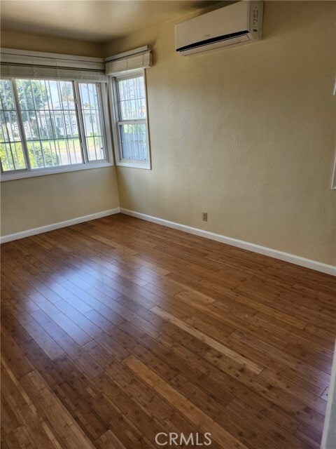 Building Photo - 628 W Floral Dr