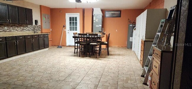 Building Photo - 527 Windrose Dr