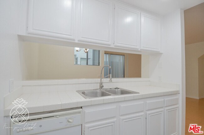 Building Photo - 1727 Glendon Ave