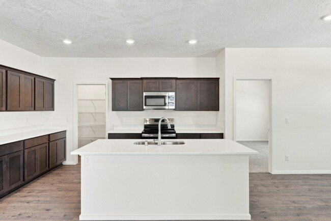Building Photo - Spacious Columbia Floorplan with Full Unfinished Basement