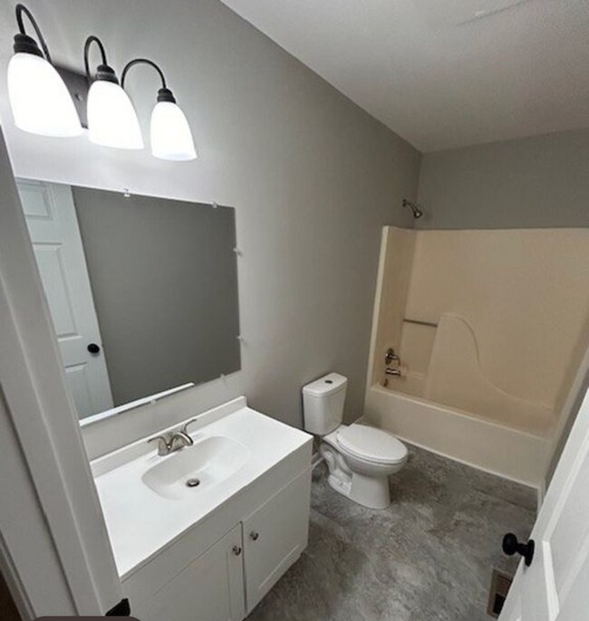 Building Photo - 113 Lowell Dr W