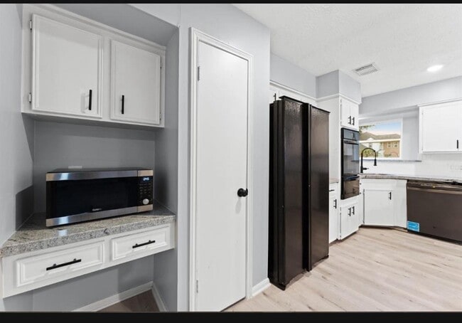 Building Photo - 11630 Sagemeadow Ln