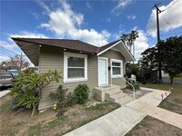 Building Photo - 633 W Maple Ave