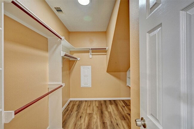 Building Photo - 2409 Shorebrook Dr