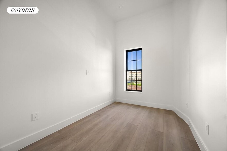 Building Photo - 266 Stagg St