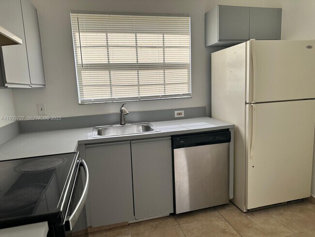 Building Photo - 891 Cypress Park Way