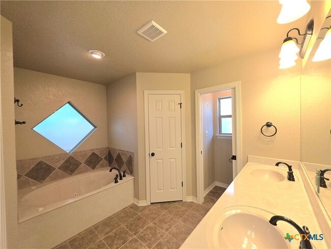 Building Photo - 5020 Sean Patrick Glen