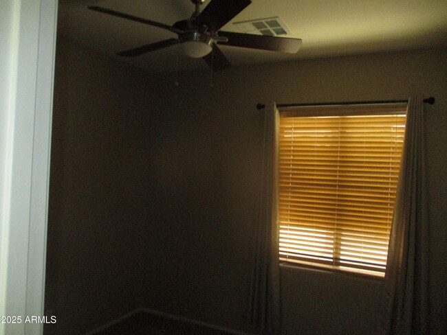 Building Photo - 2304 W Bonanza Ln