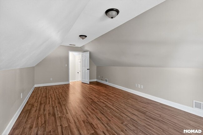 Building Photo - 198 Lakeview Dr