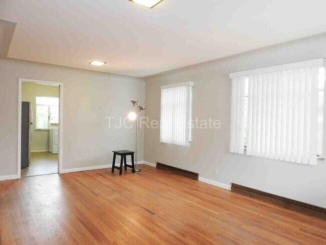 Building Photo - DU Home for Rent!  Upper Unit Available.