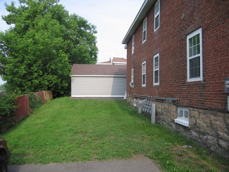 Building Photo - 12 North St