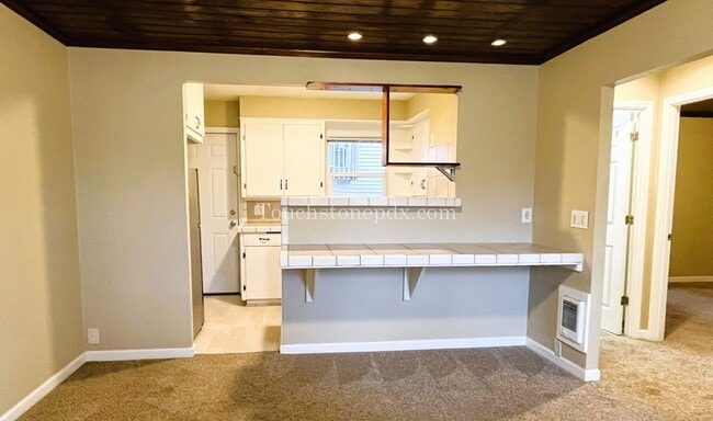 Building Photo - Cozy Urban Living: 2BD/1BA in Brentwood-Da...