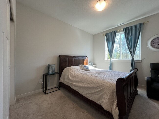 Building Photo - Spacious 5BR Home Near Mountainside High School with Loft, Balcony & Large Kitchen