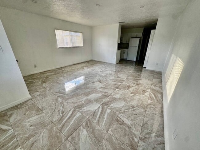Building Photo - 2 bedroom 1.5 bathroom First Floor Condo in Cape Coral