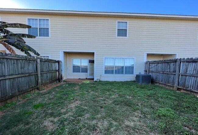 Building Photo - 5 Courtyard Way