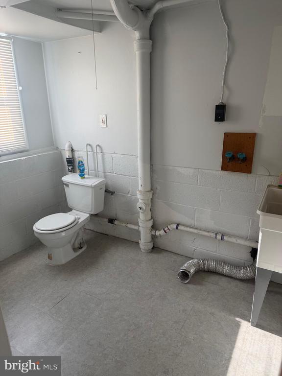 Building Photo - 3531 W 13th St