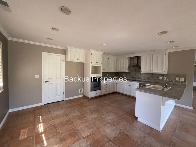 Building Photo - Wonderful three bedroom home on an acre lot in Royal Oaks