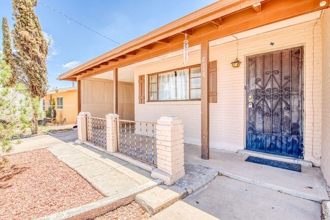 Building Photo - Beautiful 3 bed-1 bath house