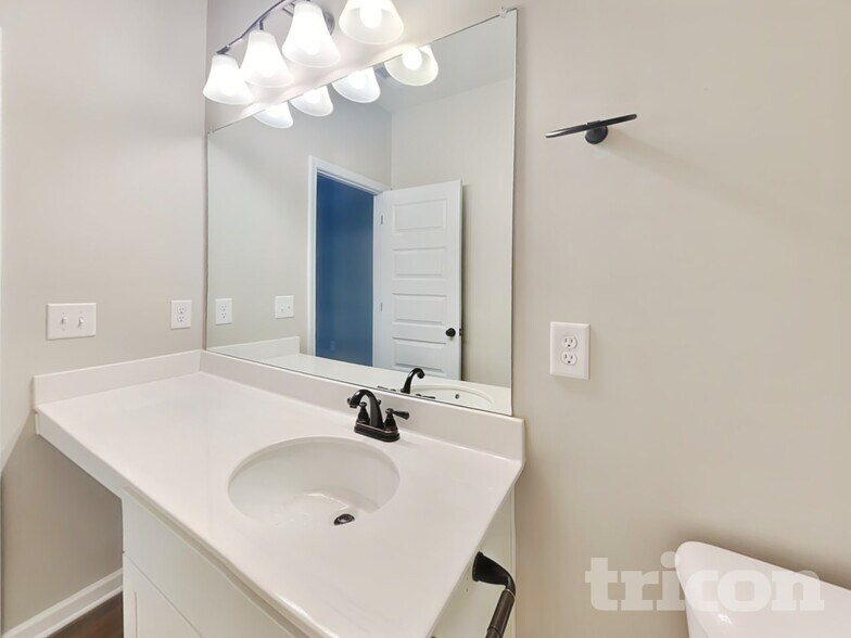 Building Photo - 212 Malbone St SW