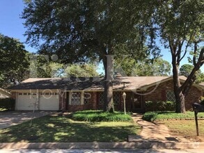 Building Photo - 1424 Wreyhill Dr