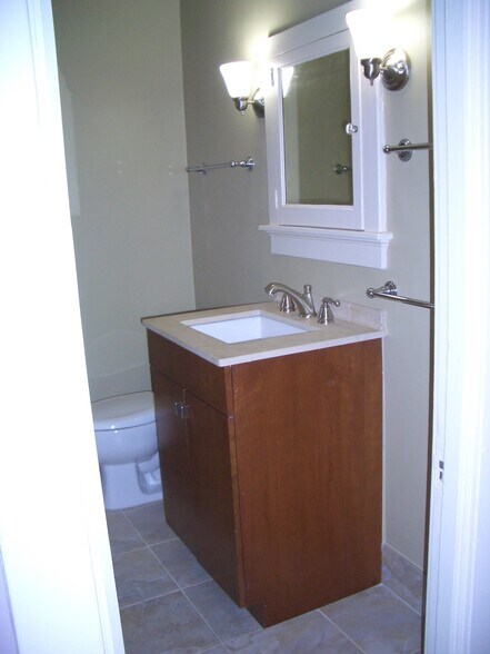 Building Photo - 4121 Davison St