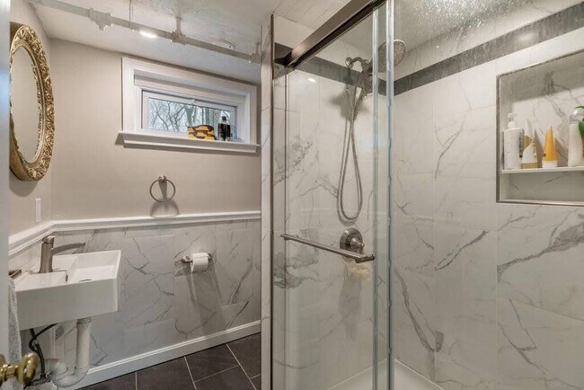 Building Photo - 15 Winchester Dr