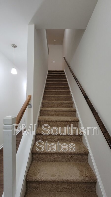 Building Photo - 31 Moorlyn Ln