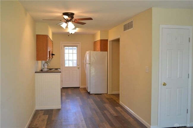 Building Photo - 8496 Woodgrove Dr