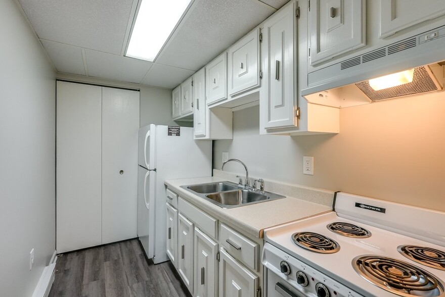 Kitchen - Cardinal Manor Apartments - Senior Community