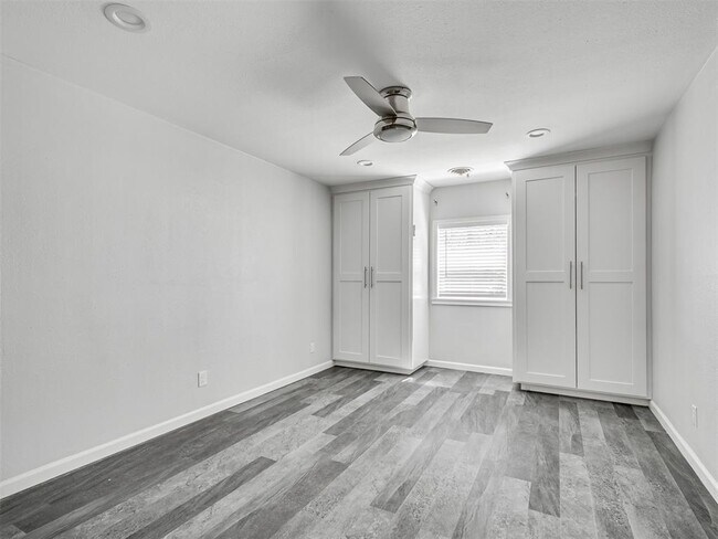 Building Photo - 1222 Westlawn Dr