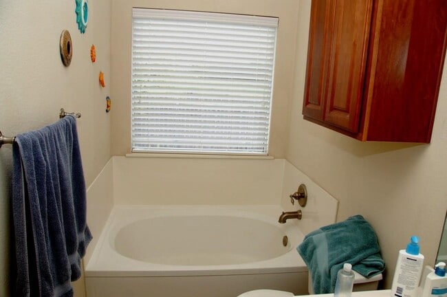 Building Photo - 3229 Long Day Dr