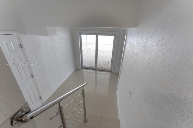 Building Photo - 230 E 56th St