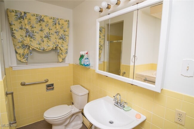 Building Photo - 134 Carroll Dr