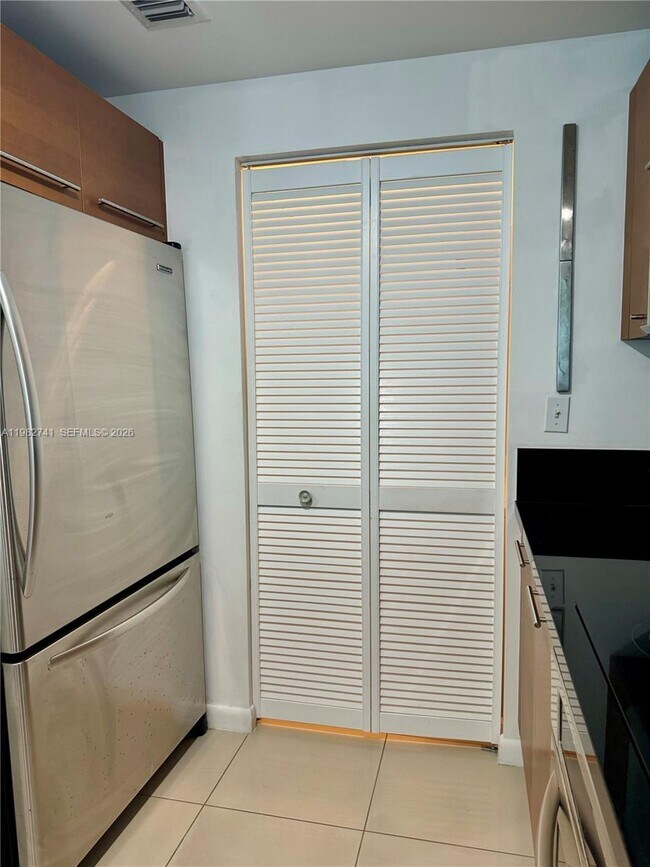 Building Photo - 253 NE 2nd St