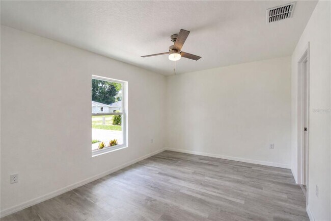 Building Photo - 510 SW 15th Ave