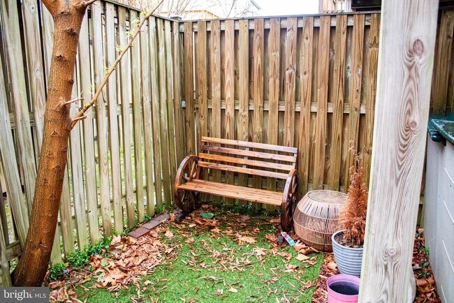 Building Photo - 2095 Pawlet Dr