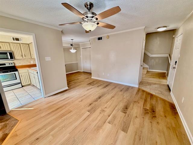 Building Photo - 333 Melrose Dr