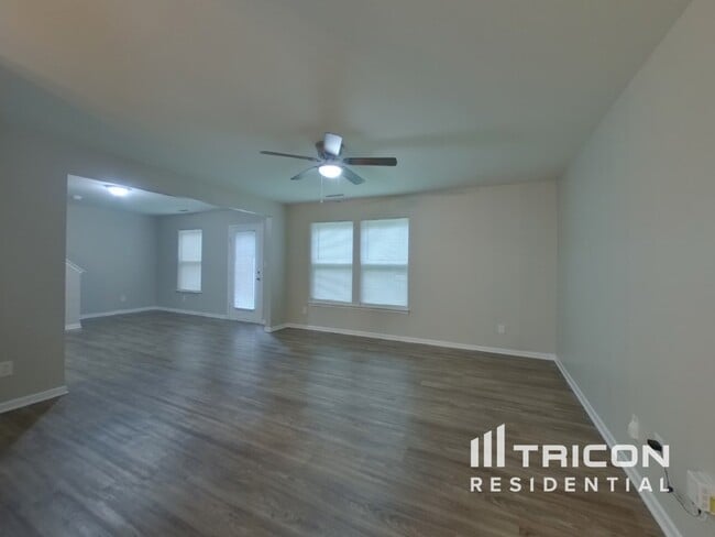 Building Photo - 7238 Fox Point Dr