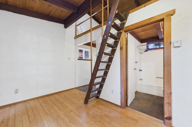 Building Photo - 2910 Greenbriar Ln