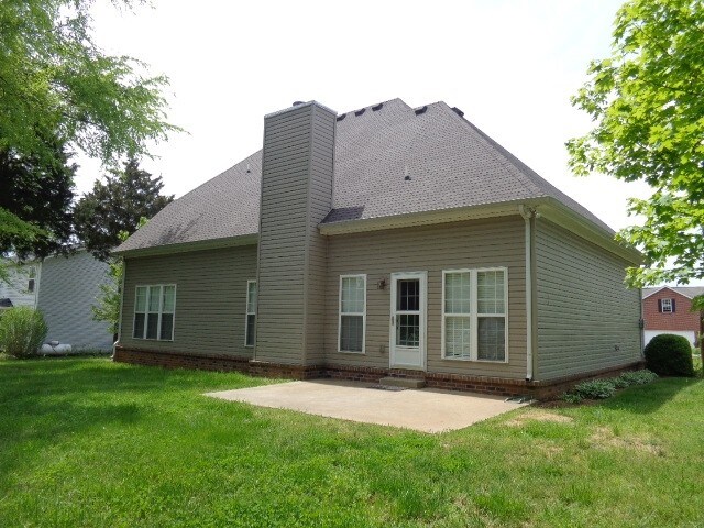 Building Photo - 1110 California Dr