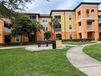 Building Photo - 2 bed 2 bath condo at CYPRESS FARIWAY