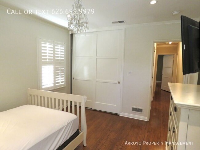 Building Photo - 1212 N Story Pl