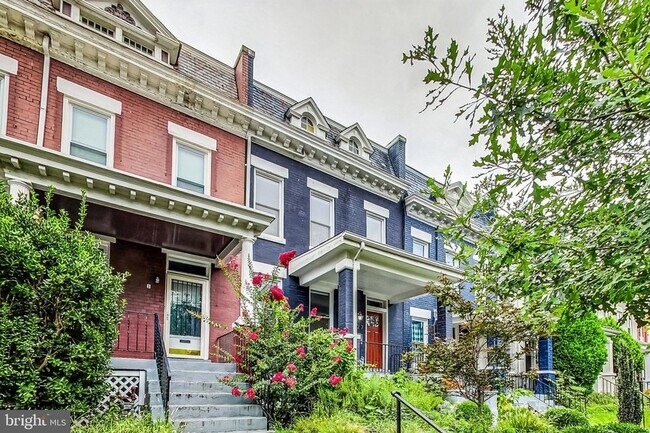 Building Photo - 627 Lamont St NW