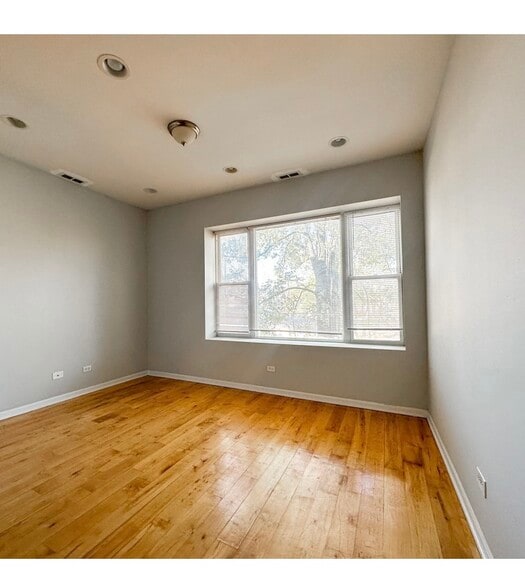 Building Photo - 3811 W Hirsch St