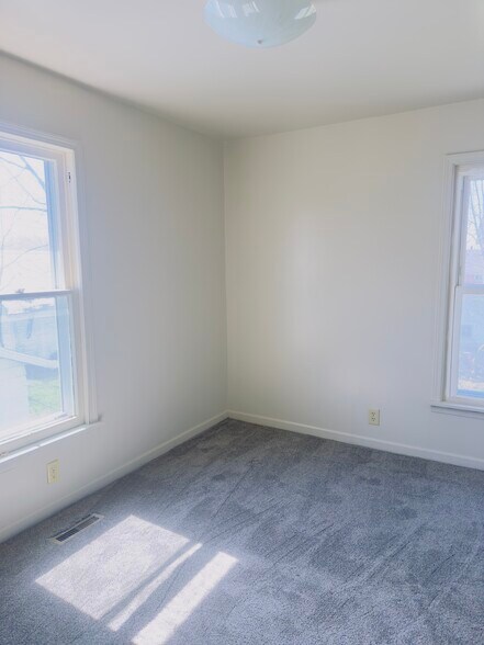 Building Photo - 440 Orena Ave