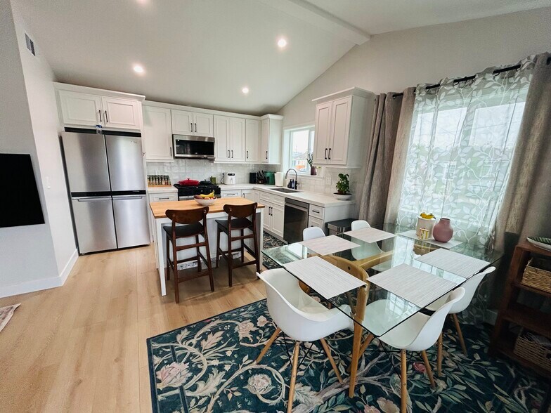 Dining Table with two more seating stools for casual dining - 4415 Catalpa St